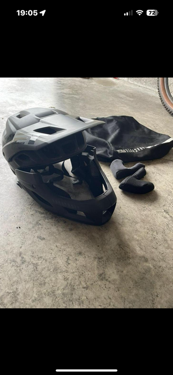 Used MET parasut 2022 Cycling Accessories