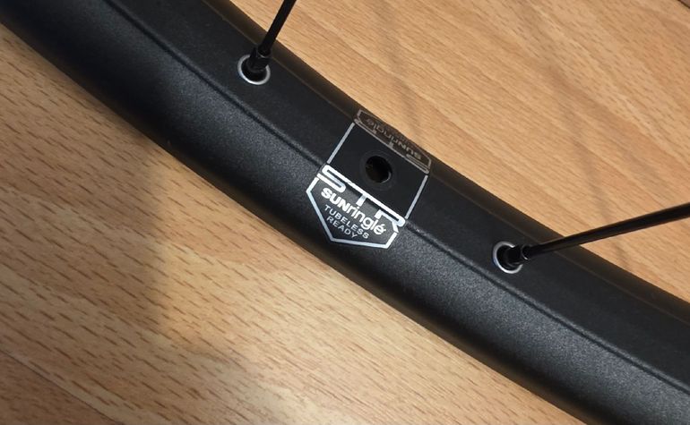 Used Sunringle Düroc SD37 Expert 2023 bike — image 2 of 11