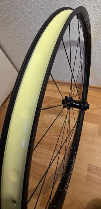 Used Sunringle Düroc SD37 Expert 2023 bike — image 7 of 11