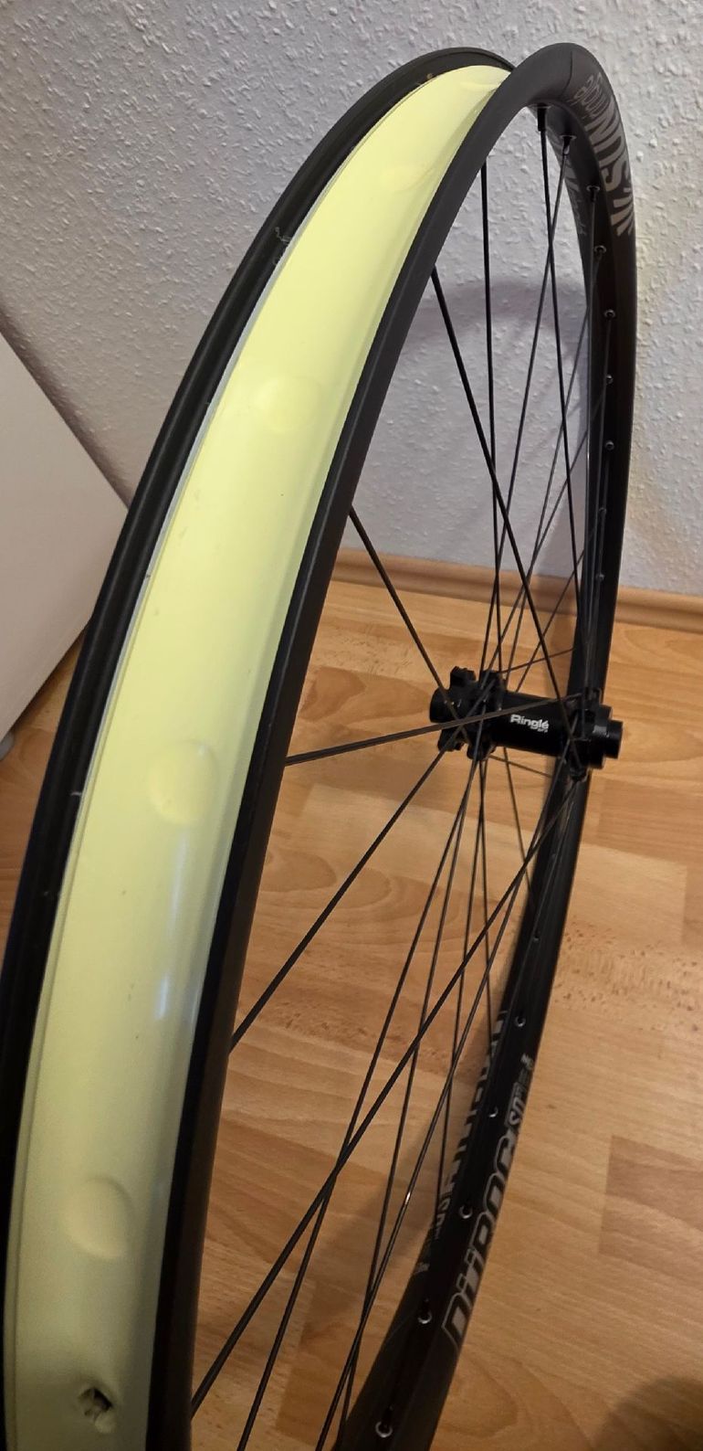 Used Sunringle Düroc SD37 Expert 2023 bike — image 7 of 11