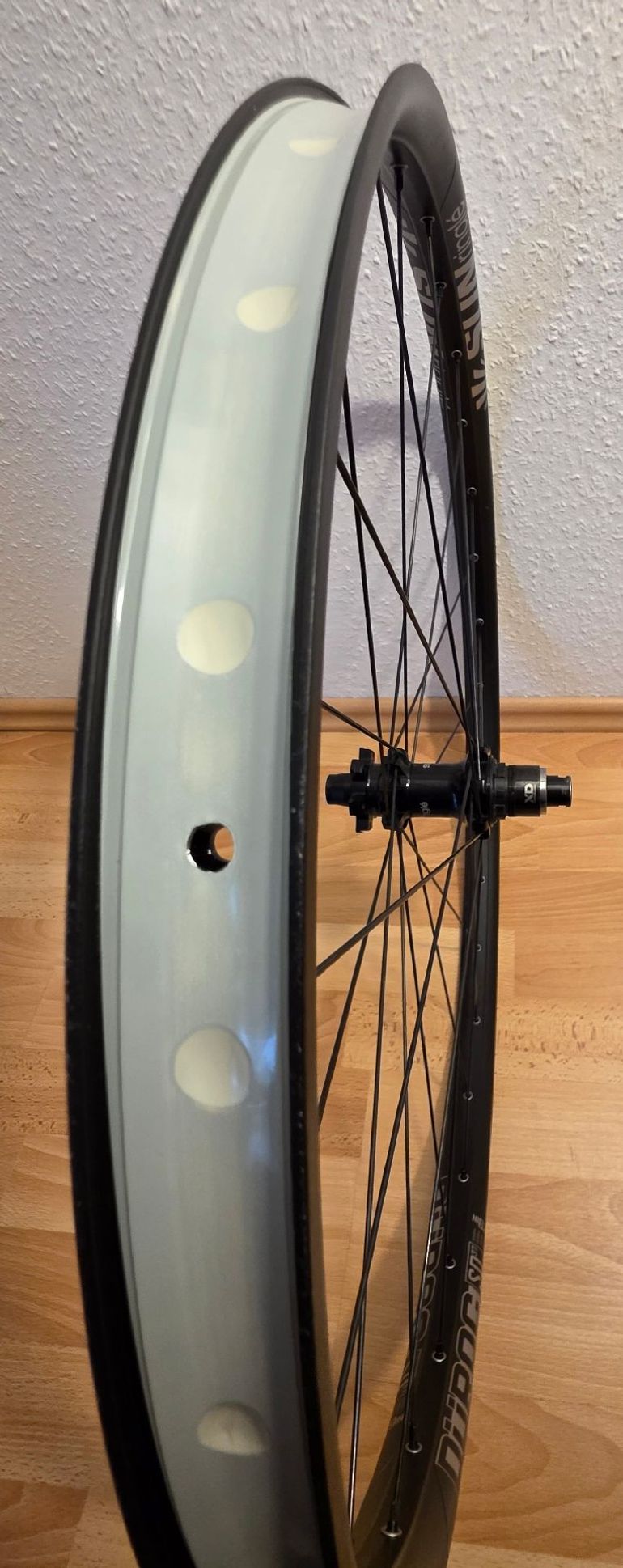 Used Sunringle Düroc SD37 Expert 2023 bike — image 5 of 11