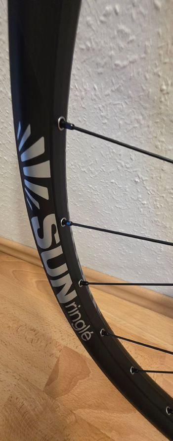 Used Sunringle Düroc SD37 Expert 2023 bike — image 10 of 11
