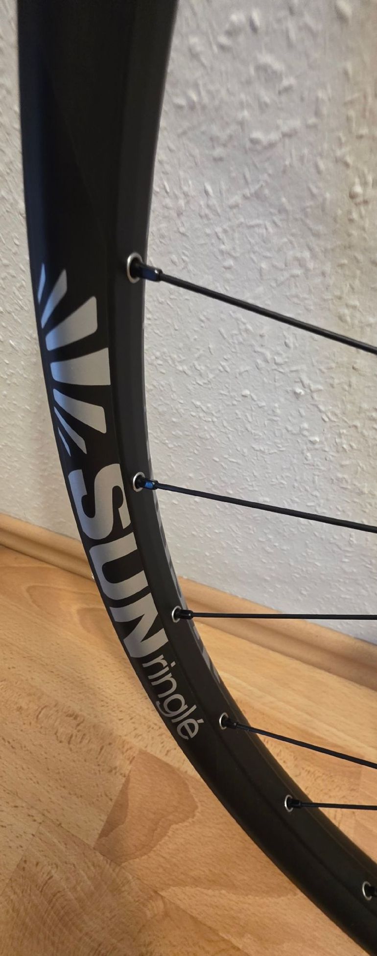 Used Sunringle Düroc SD37 Expert 2023 bike — image 10 of 11