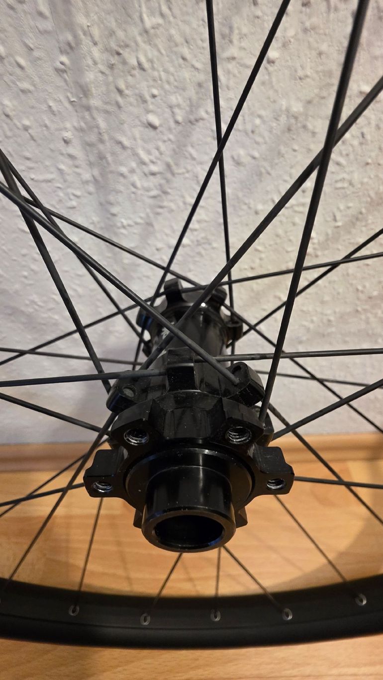 Used Sunringle Düroc SD37 Expert 2023 bike — image 11 of 11