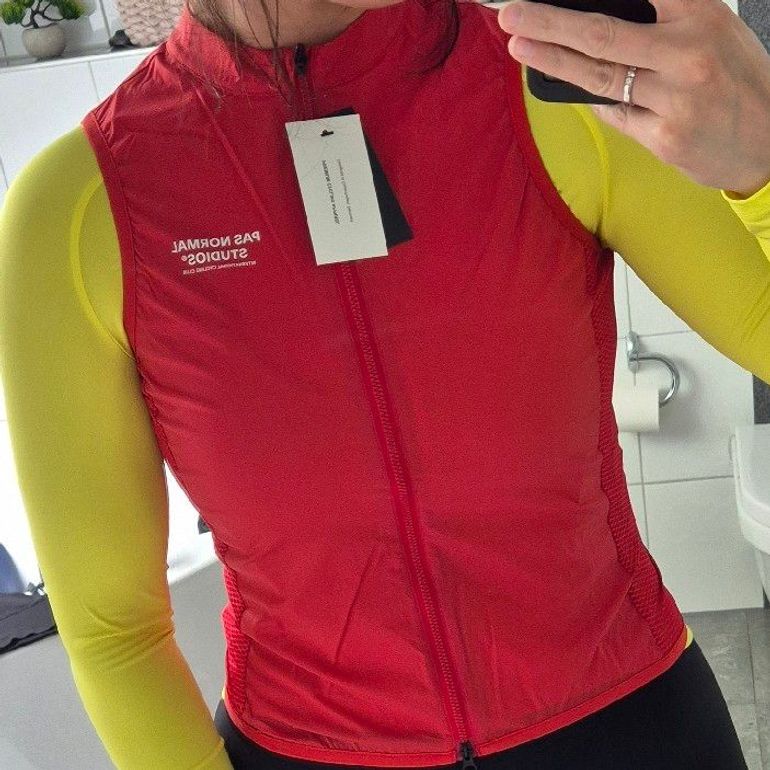 Brugt Pas Normal Studios Weste 2025 bike — billede 2 af 2