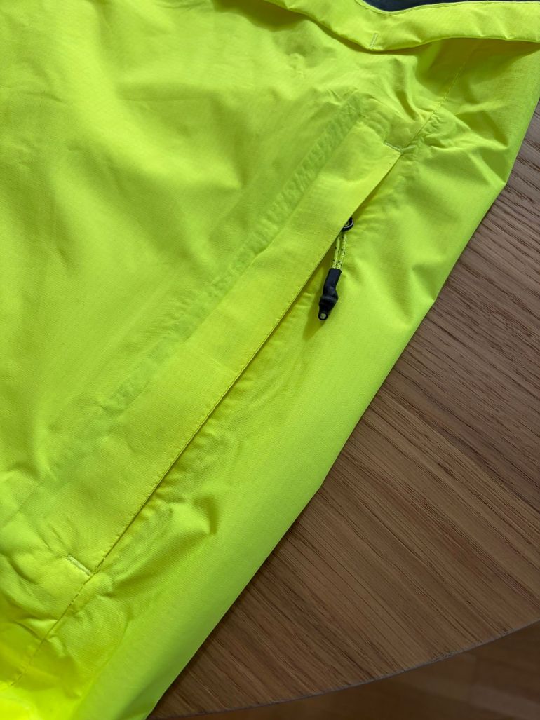 Brugt AGU Compact Regenjacke Commuter Hi-Vis 2024 bike — billede 3 af 3