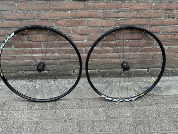 Used Mavic Aksium disc Wheels