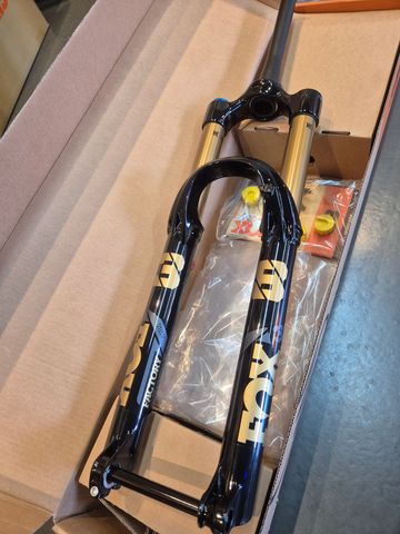 Gebrauchtes Fox 38 Factory GRIP X2 29" 170mm 2025 Fork