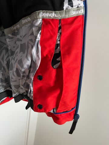 Used Bench ERRAND Ski and Snowboard Jacket 2020 bike — image 6 of 9