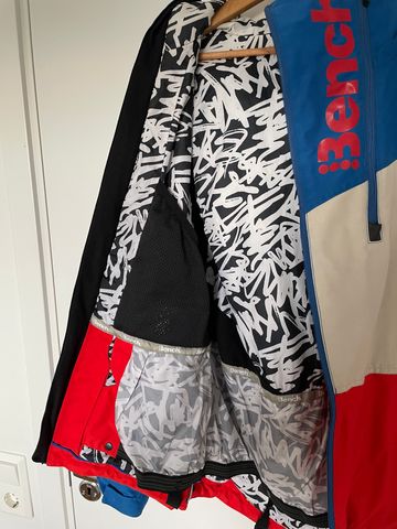 Used Bench ERRAND Ski and Snowboard Jacket 2020 bike — image 7 of 9