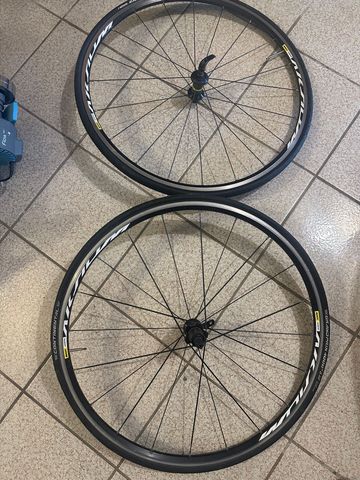 Mavic aksium 2018 Wheels d'occasion