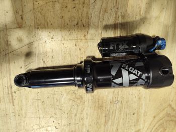 Used Fox Performance Élite 2 pos Adj 2024 bike — image 2 of 4