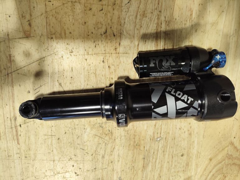 Used Fox Performance Élite 2 pos Adj 2024 bike — image 2 of 4