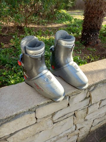 Brugt Chaussures de skis enfant Dalbello gris, tailles 30 31 32 36 37 et 38 Mondopoints: 19 20 23 et 24 2015 Skiing & Skitouring