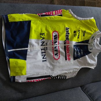 Použité verge Gilet sans manche Verge taille XS (Taille grand) de l'équipe Intermarché Wanty Gobert (année 2024) 2024 Cycling Clothing