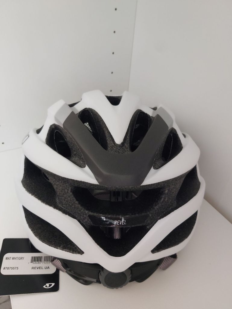 Used Giro Revel 2025 bike — image 2 of 2