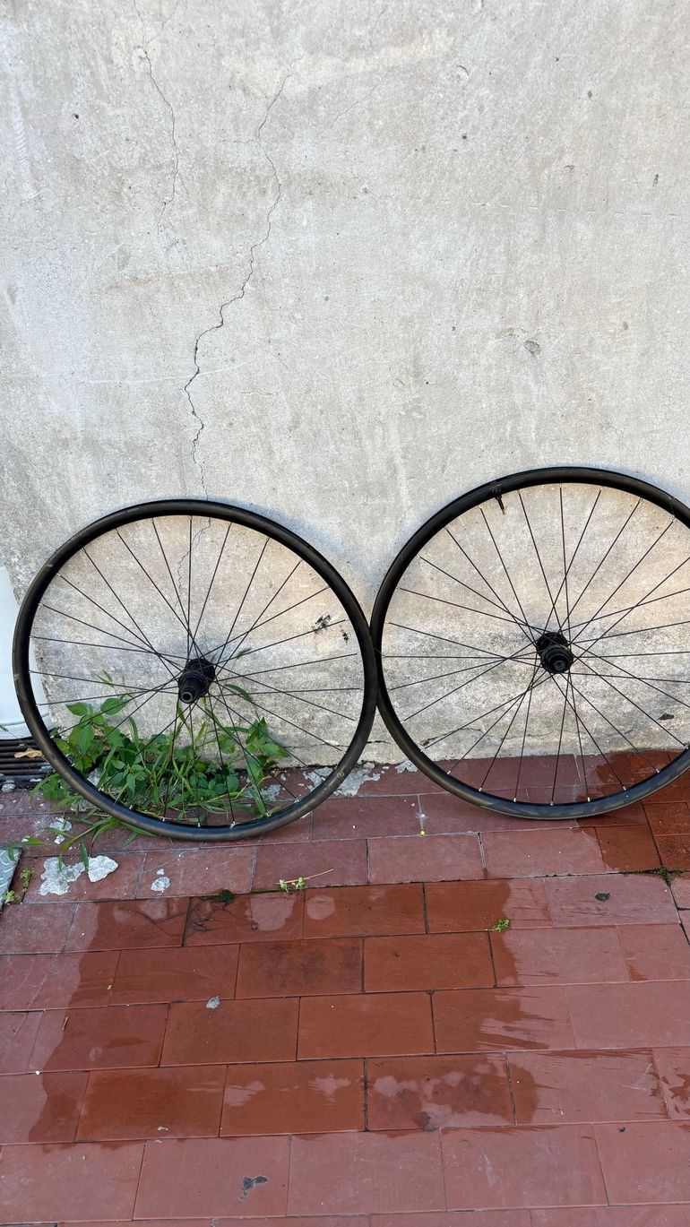 Used Dt Swiss Ruote in alluminio  per bici da corsa per disco 2023 bike — image 4 of 5