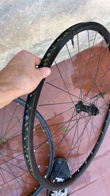 Brugt Dt Swiss Ruote in alluminio dt swiss per bici da corsa per disco 2023 Wheels