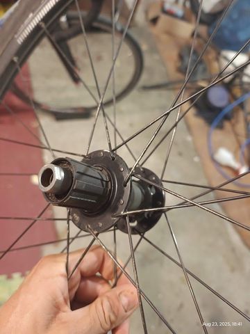 Used Dt Swiss wheelset bike — image 9 of 15