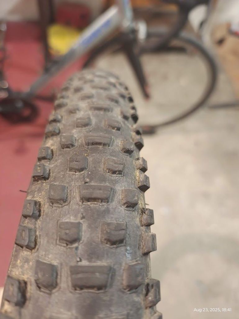 Used Dt Swiss wheelset bike — image 11 of 15