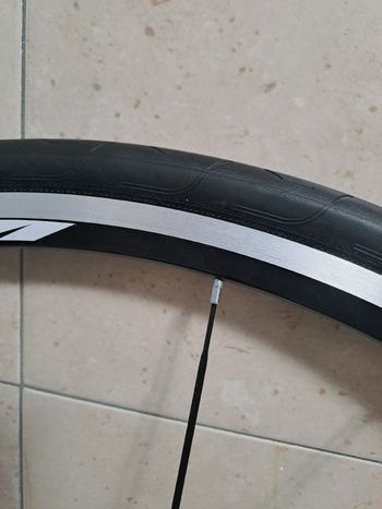 Used Mavic Mavic Aksium bike — image 2 of 7