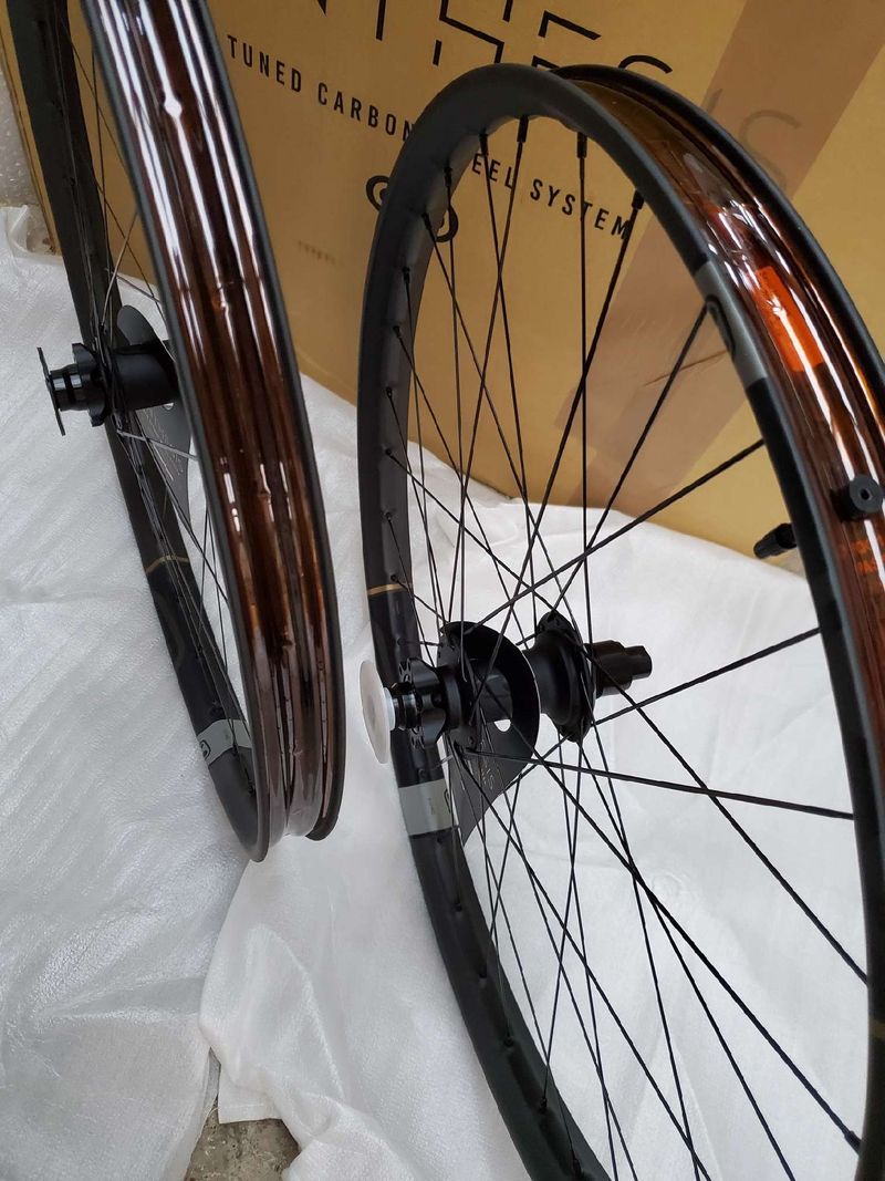 Crankbrothers DH bike d'occasion — image 6 sur 9