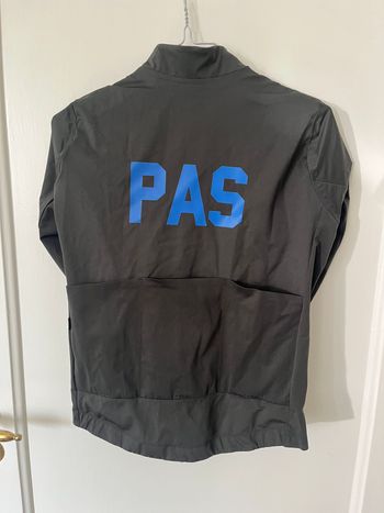 Gebrauchtes Pas Normal Studios Mechanism Pro Rain Jersey 2025 bike — Bild 2 von 4
