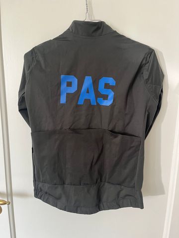 Käytetty Pas Normal Studios Mechanism Pro Rain Jersey 2025 bike — kuva 2 / 4