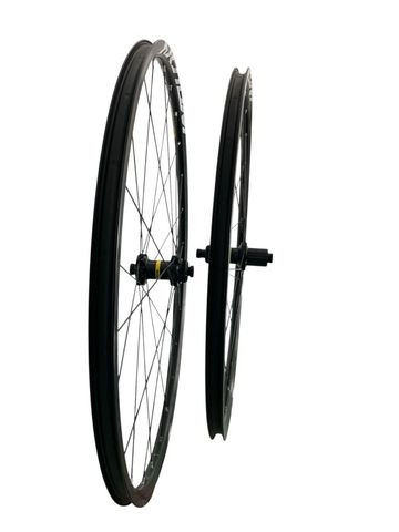 Used Mavic Aksium Disc Centerlock 2024 bike — image 3 of 3