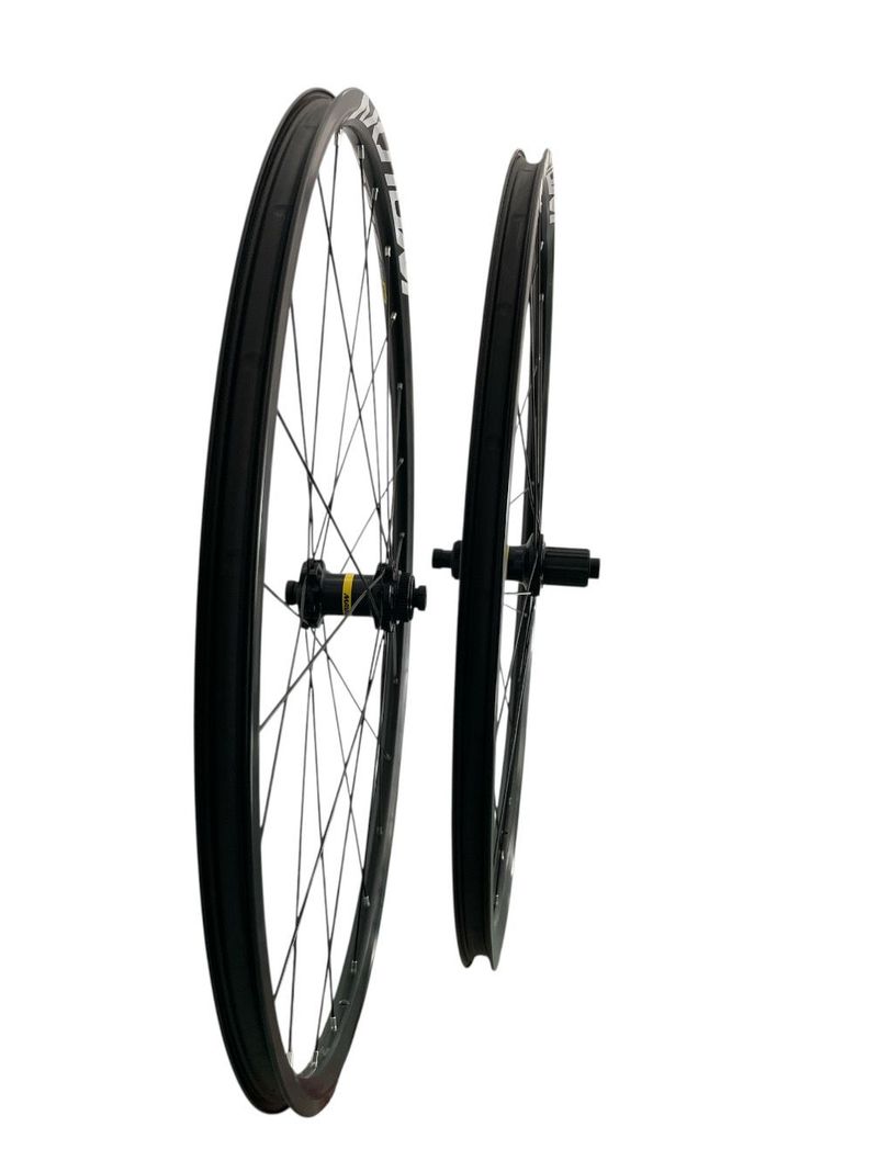 Used Mavic Aksium Disc Centerlock 2024 bike — image 3 of 3