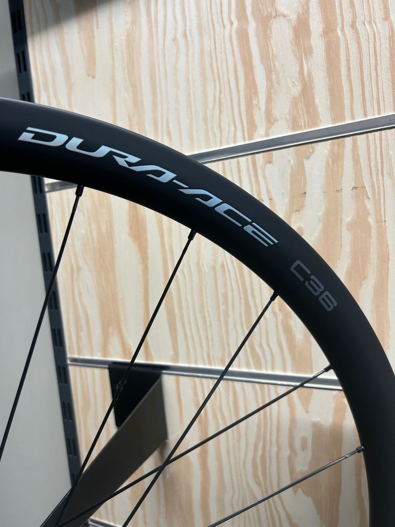 Used Shimano Shimano Dura-Ace WH-R9270-C36-TL Front Wheel bike — image 2 of 2