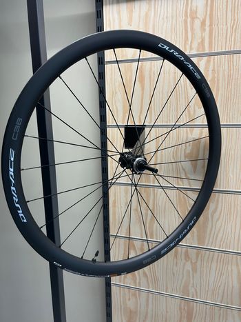 Used Shimano Shimano Dura-Ace WH-R9270-C36-TL Front Wheel bike — image 1 of 2
