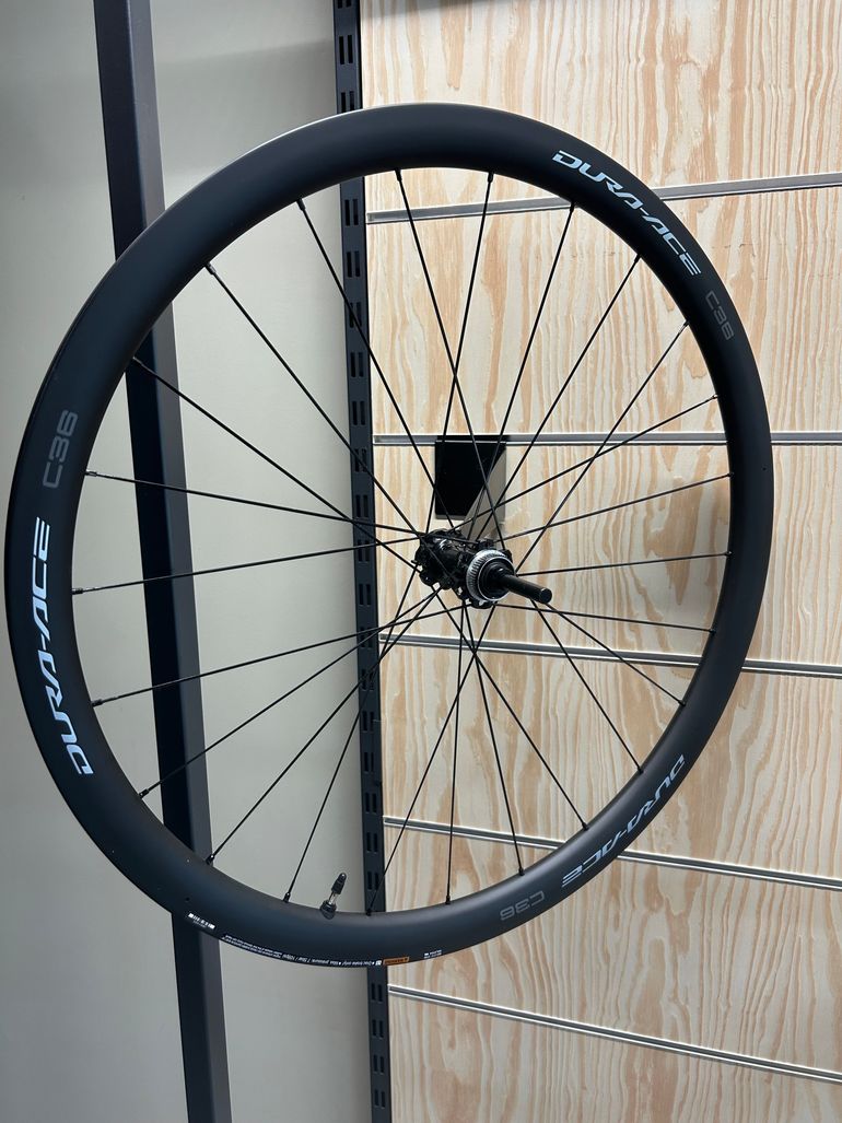Used Shimano Shimano Dura-Ace WH-R9270-C36-TL Front Wheel bike — image 1 of 2