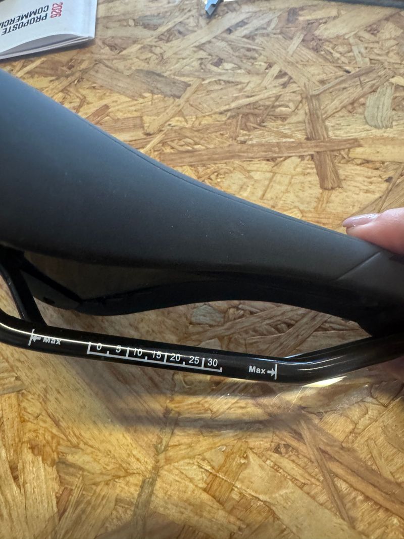 Gebrauchtes Sella senza marca Sella per bicicletta nuova 2024 Saddles & Seatposts