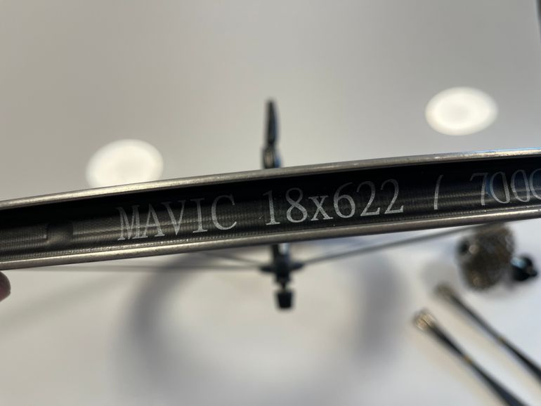 Brugt Mavic Cosmic Alu/Carbon 700C Front Wheel bike — billede 4 af 10