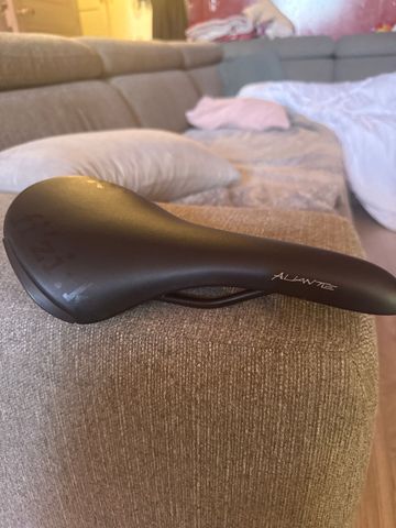 Used Fizik Aliante 2022 Saddles & Seatposts