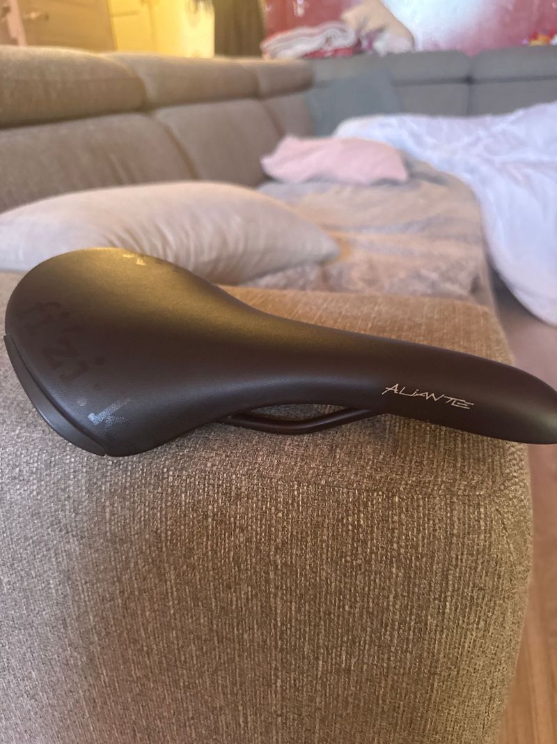 Brugt Fizik Aliante 2022 Saddles & Seatposts