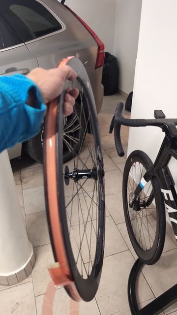 Factor FortyFive 2023 bike d'occasion — image 11 sur 15
