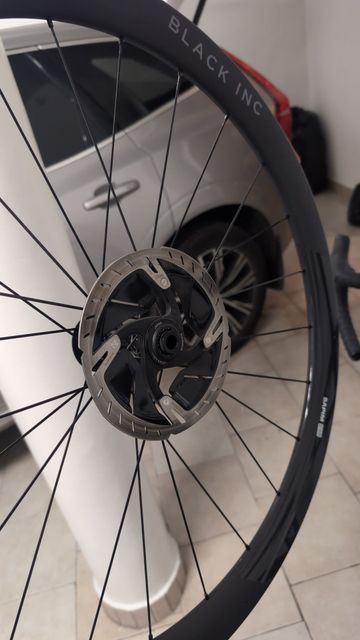 Factor FortyFive 2023 bike d'occasion — image 12 sur 15