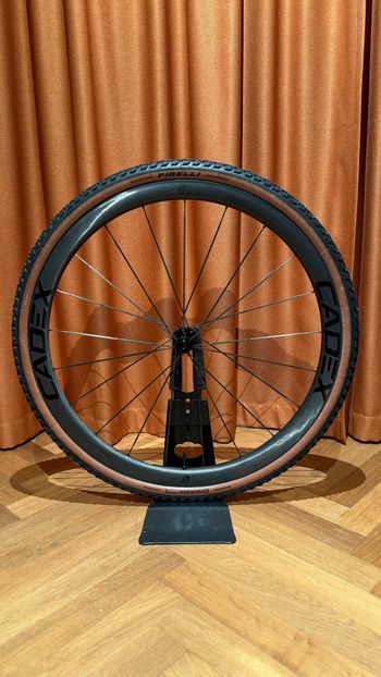 Używany Cadex AR Carbon 2024 bike — zdjęcie 1 z 10