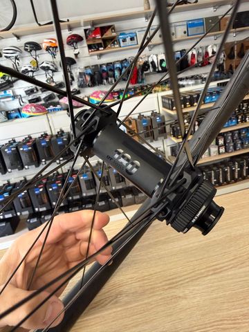 Nuha Dt Swiss 180 Ceramic 2025 bike usato — immagine 7 di 7