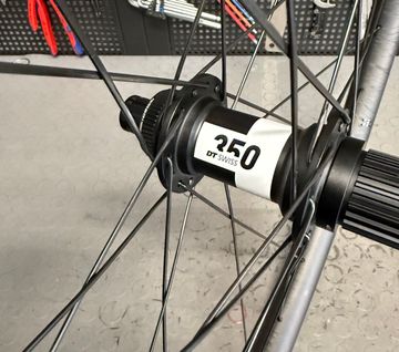 Gebrauchtes Nuha Dt Swiss 350 2025 bike — Bild 6 von 7