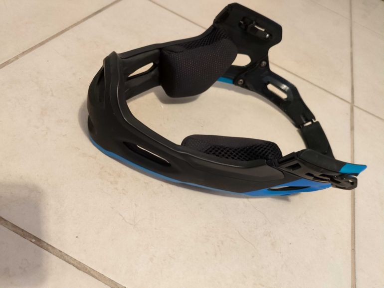 Used Bell Super 2R MIPS 2015 bike — image 2 of 3