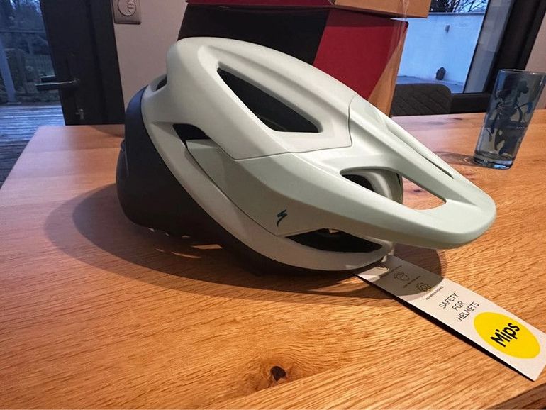 Used Specialized Camber MIPS Helmet 2025 bike — image 5 of 5