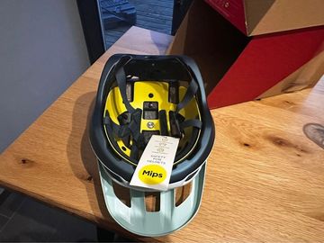 Used Specialized Camber MIPS Helmet 2025 bike — image 4 of 5