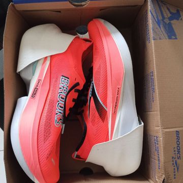 Käytetty Brooks Hyperion max 3 2025 Running Shoes