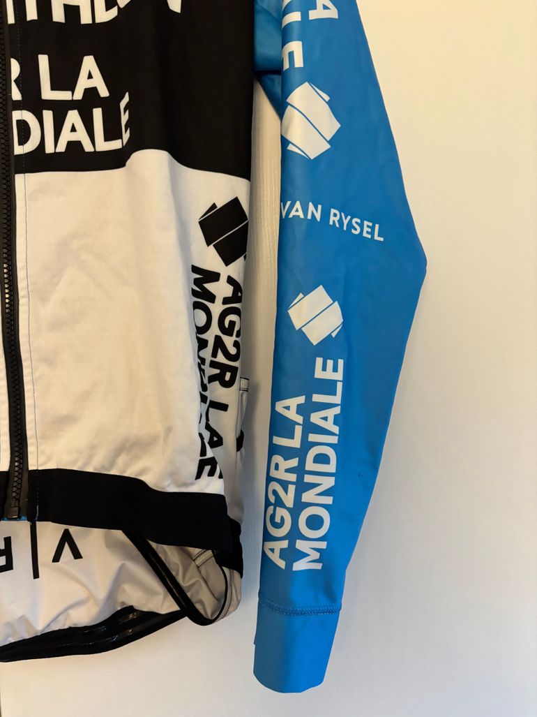 Gebrauchtes Van Rysel Jacket Estonian Champion 2025 bike — Bild 4 von 5
