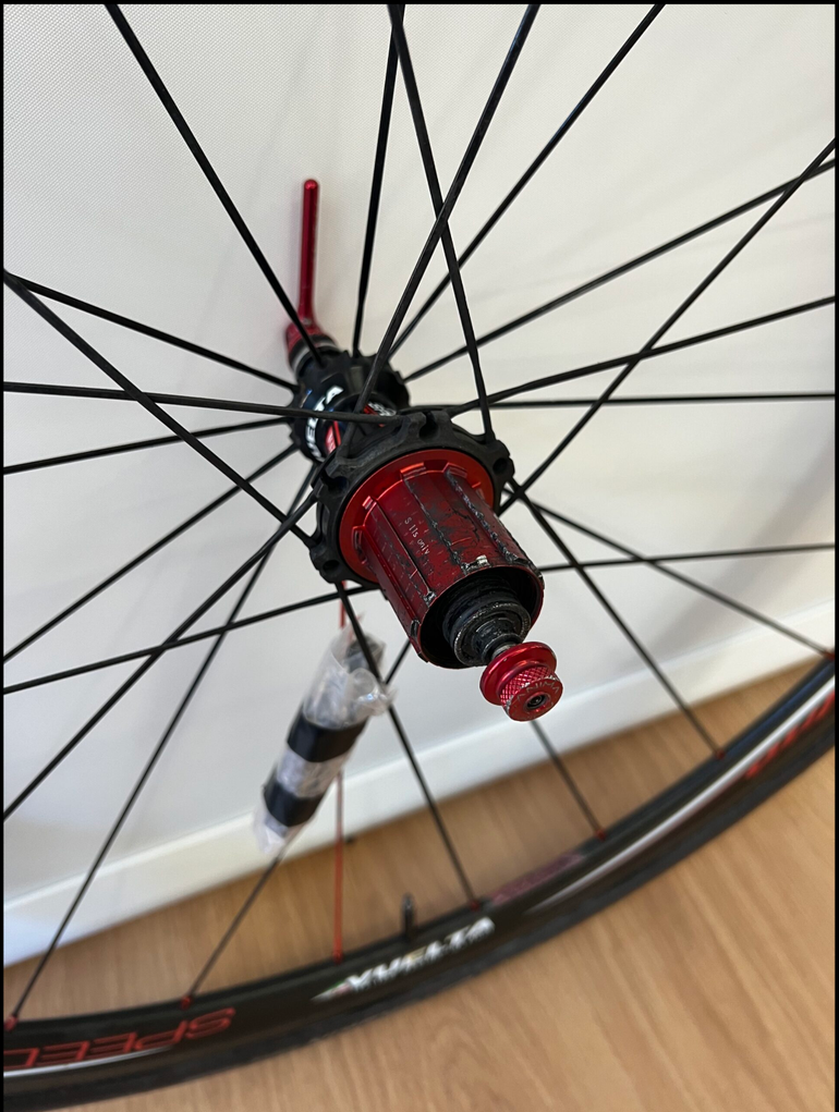 Used Ruote Vuelta Speed Carbon 40 tubolari Shimano 11v. bike — image 2 of 4