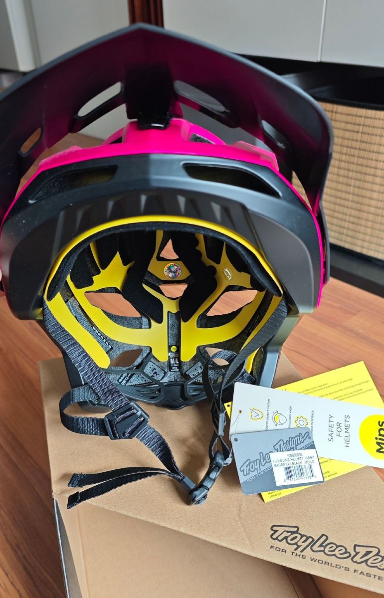 Troy Lee Flowline MIPS 2025 bike d'occasion — image 2 sur 4