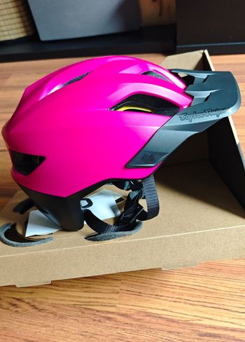 Troy Lee Flowline MIPS 2025 bike d'occasion — image 1 sur 4